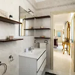 Apartment Guesthost - Attic With View In