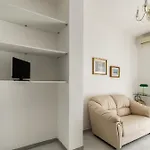 Apartment Guesthost - Attic With View In