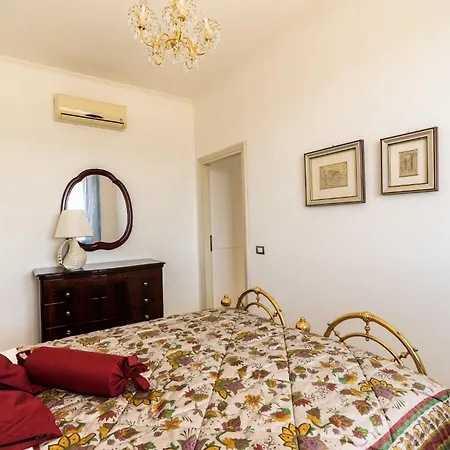 Guesthost - Attic With View In