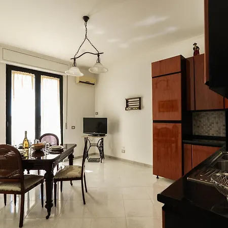 Guesthost - Attic With View In * Trani