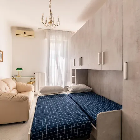 Guesthost - Attic With View In