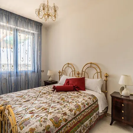 Guesthost - Attic With View In Appartamento Trani