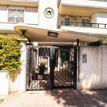 Guesthost - Attic With View In * Trani